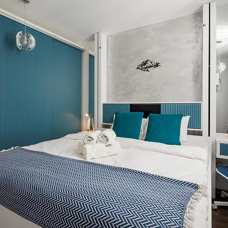 Apartment Kronsmart Apartment: Cozy Fireplace & Free Parking Brașov