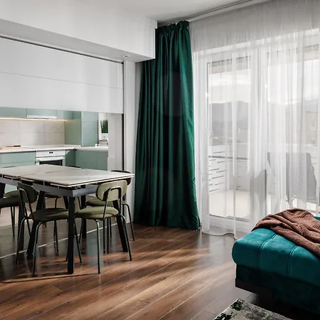 Kronsmart Apartment: Cozy Fireplace & Free Parking * 布拉索夫