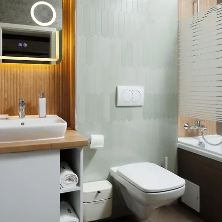 Kronsmart Apartment: Cozy Fireplace & Free Parking * 布拉索夫