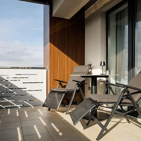 Kronsmart Apartment: Cozy Fireplace & Free Parking