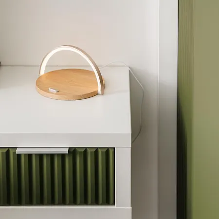 Kronsmart Apartment: Cozy Fireplace & Free Parking Brașov