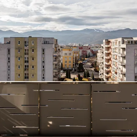 Kronsmart - Cozy Fireplace And Free Parking Apartment *