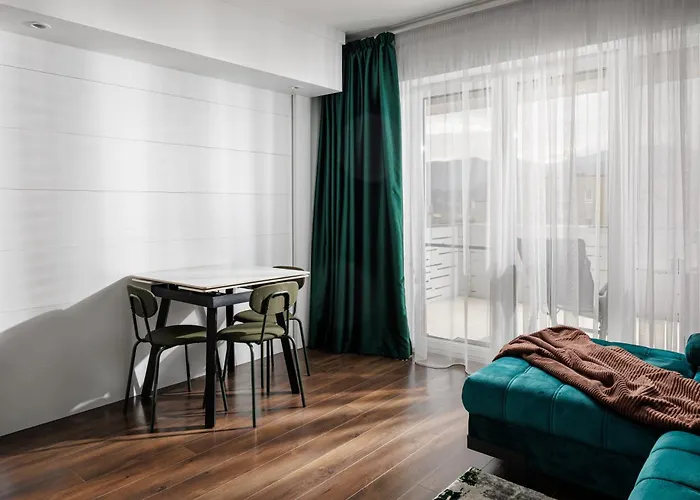 Kronsmart Apartment: Cozy Fireplace & Free Parking *