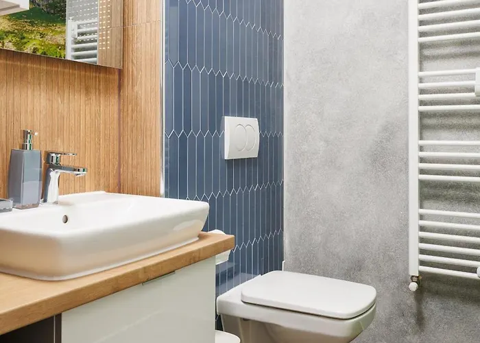 Kronsmart Apartment: Cozy Fireplace & Free Parking Apartment *