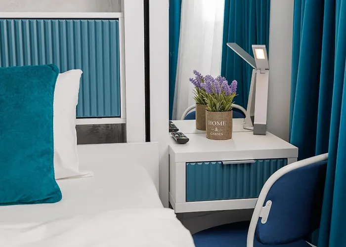 Kronsmart Apartment: Cozy Fireplace & Free Parking Brasov