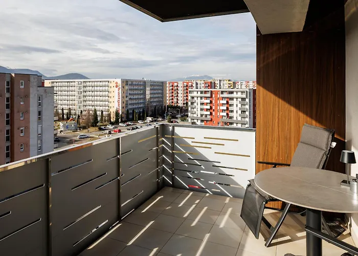 Apartamento Kronsmart Apartment: Cozy Fireplace & Free Parking