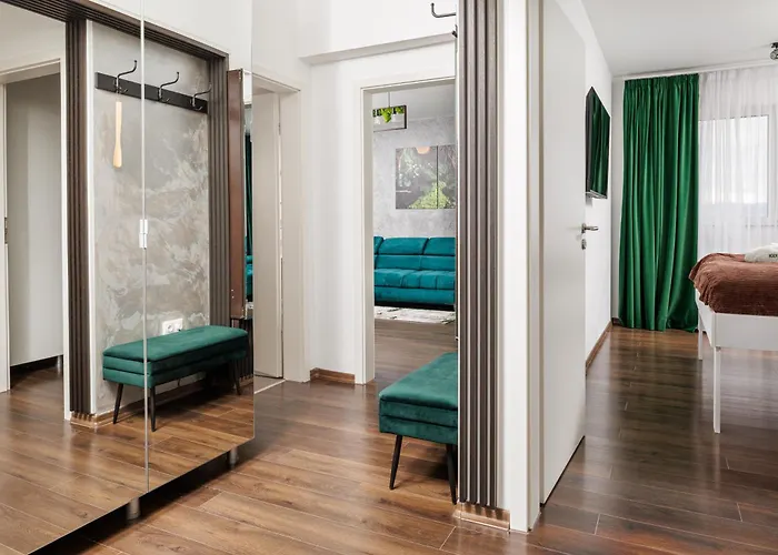 Kronsmart Apartment: Cozy Fireplace & Free Parking Apartment Brasov