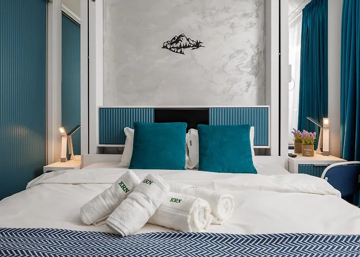 Kronsmart Apartment: Cozy Fireplace & Free Parking Apartment