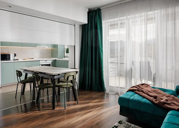 Kronsmart Apartment: Cozy Fireplace & Free Parking * Brasov