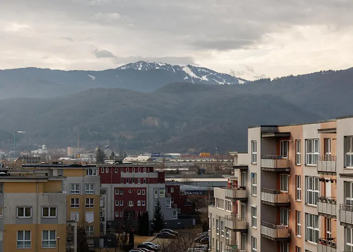 Kronsmart Apartment: Cozy Fireplace & Free Parking * Brasov