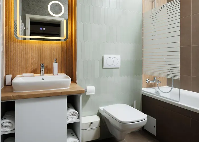 Kronsmart Apartment: Cozy Fireplace & Free Parking * Brasov