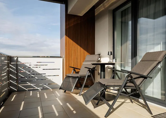 Kronsmart Apartment: Cozy Fireplace & Free Parking