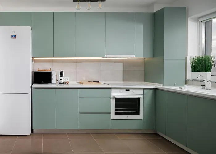 Kronsmart Apartment: Cozy Fireplace & Free Parking Apartment