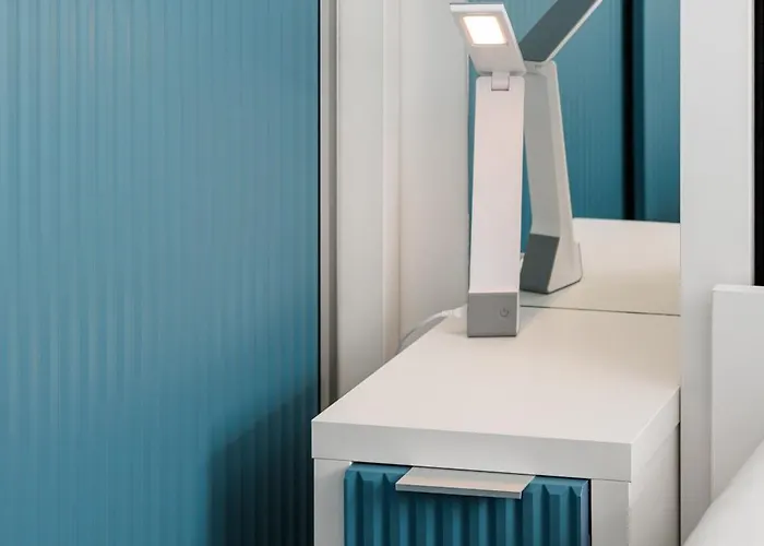 Kronsmart Apartment: Cozy Fireplace & Free Parking * Braşov